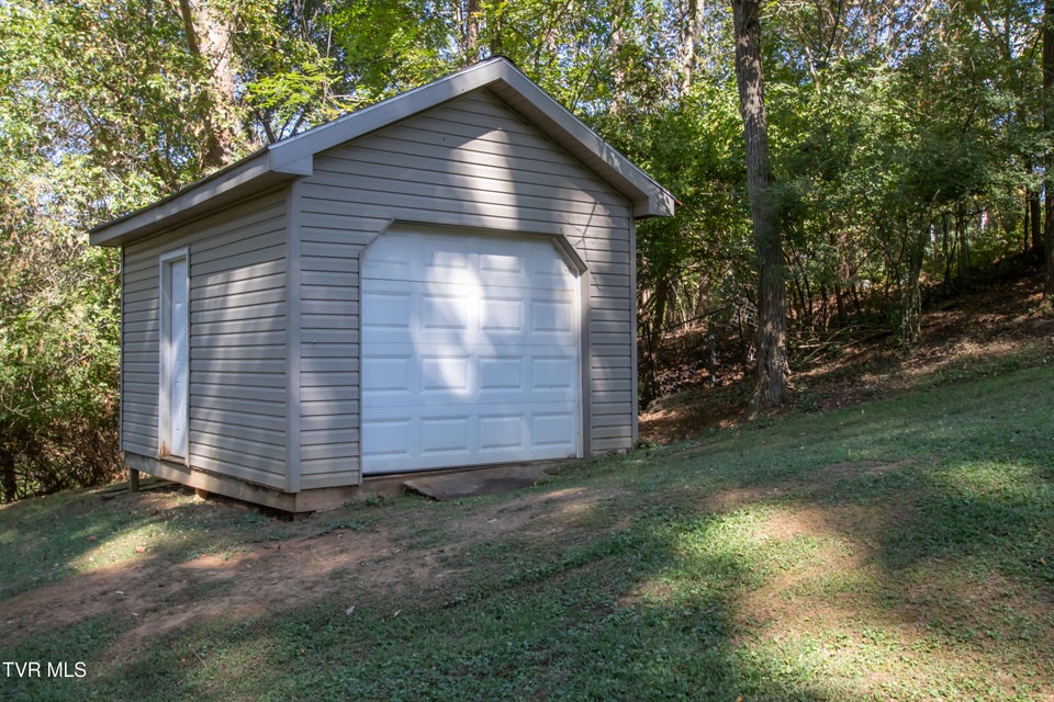 Photo #8: 203 Hilltop Drive