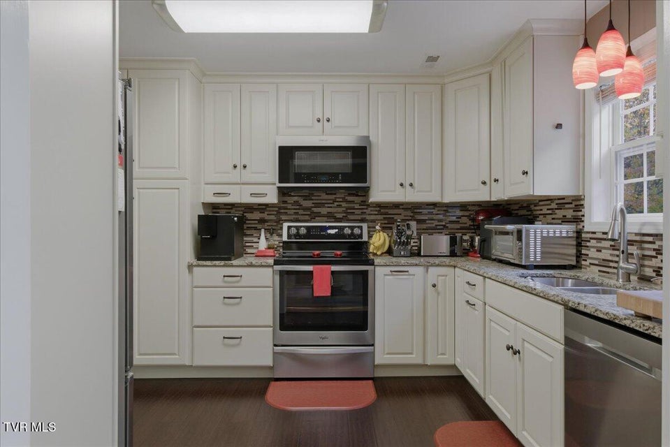 Photo #19: 30 Pepper Ridge Court