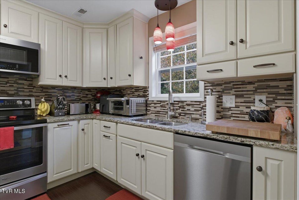 Photo #18: 30 Pepper Ridge Court