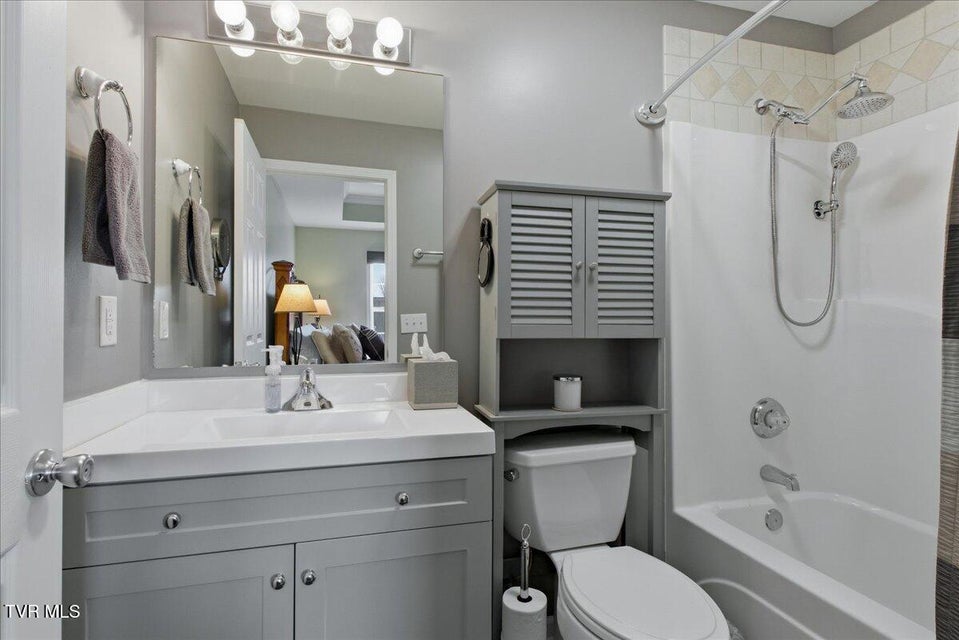 Photo #30: 30 Pepper Ridge Court