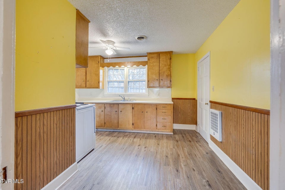 Photo #11: 813 Haynes Street