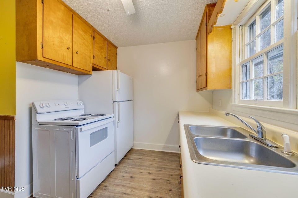 Photo #13: 813 Haynes Street