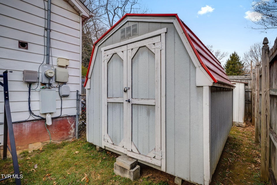 Photo #31: 813 Haynes Street