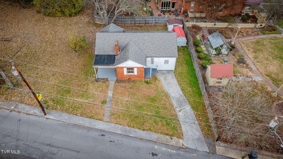 Photo #32: 813 Haynes Street