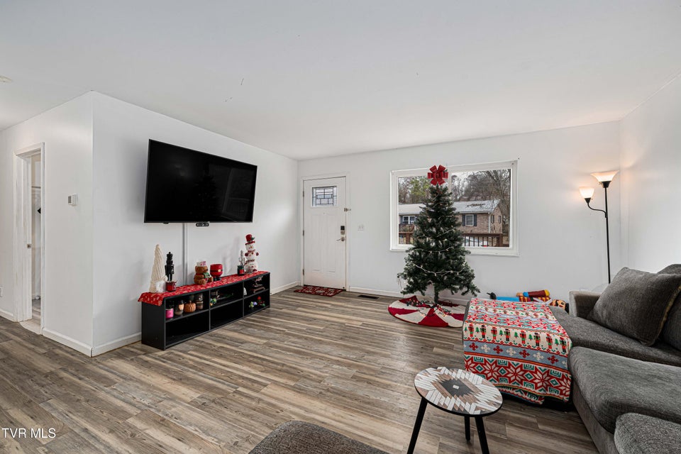 Photo #19: 121 Valley Circle