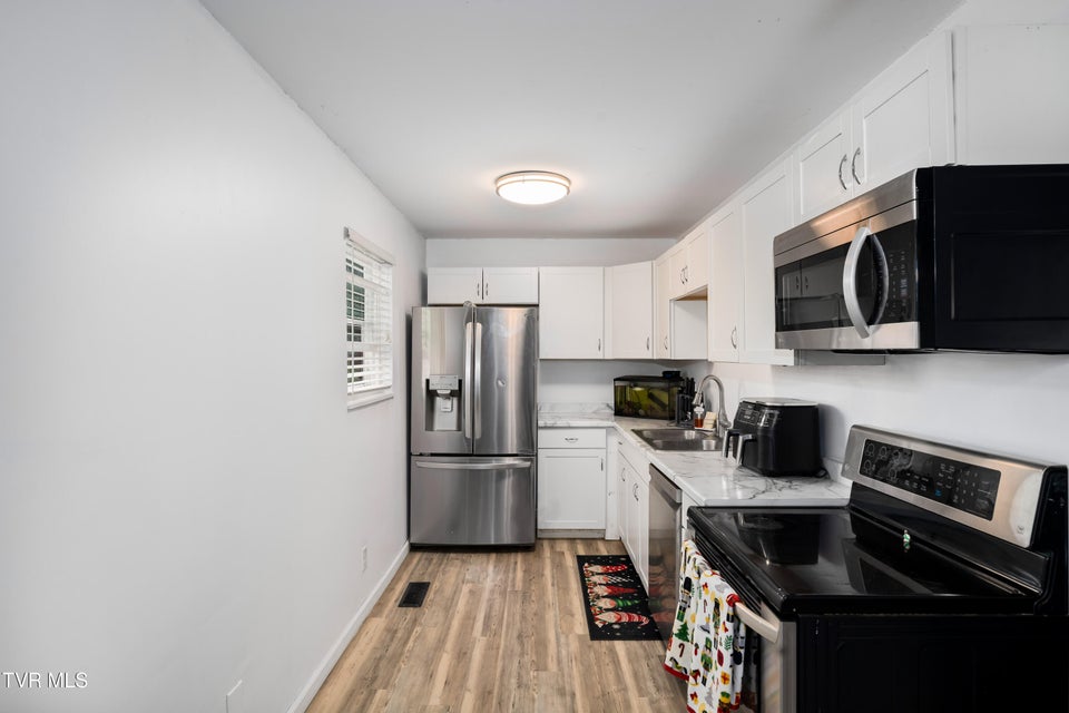 Photo #23: 121 Valley Circle