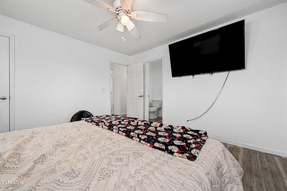 Photo #33: 121 Valley Circle