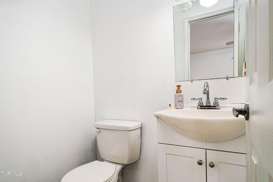 Photo #34: 121 Valley Circle