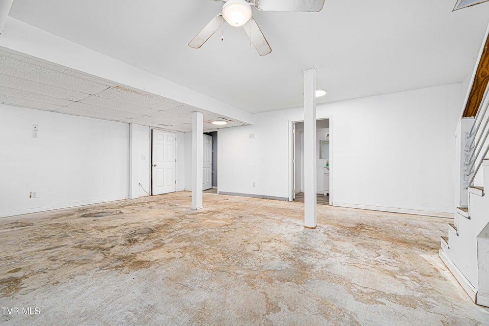 Photo #36: 121 Valley Circle