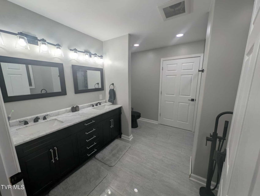 Photo #21: 1148 Biltmore Place