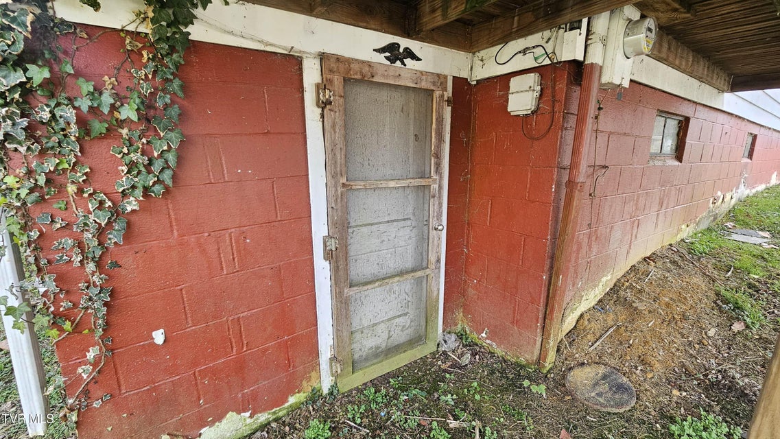 Photo #4: 604 Blondell Avenue