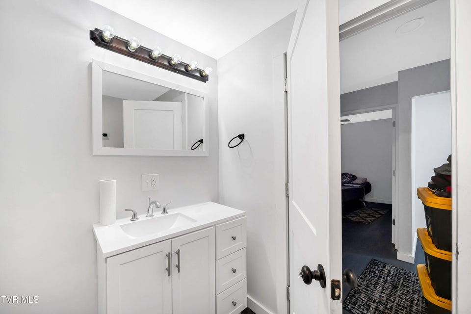 Photo #10: 1658 Echo Court