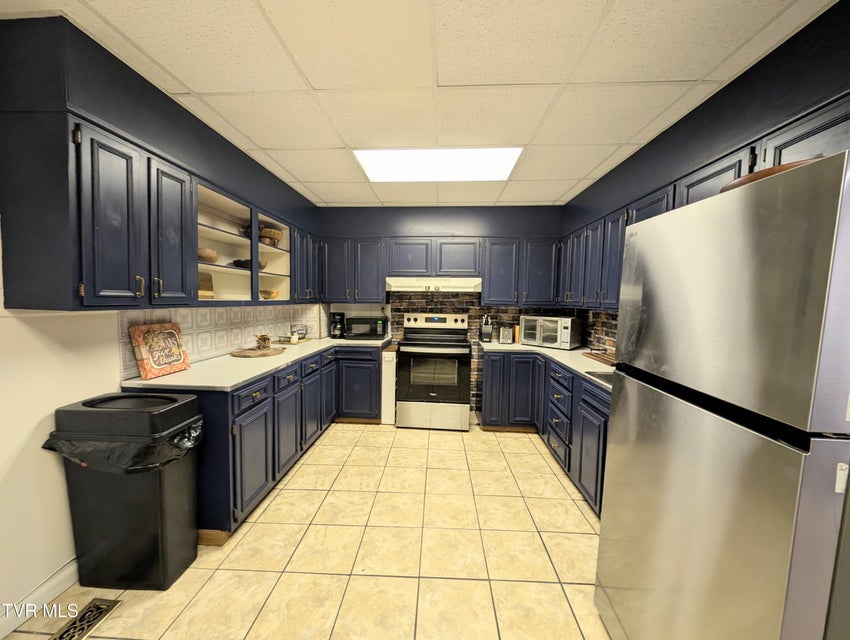 Photo #17: 142 Main Street