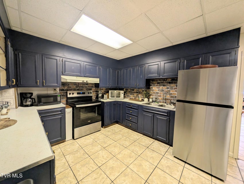 Photo #18: 142 Main Street