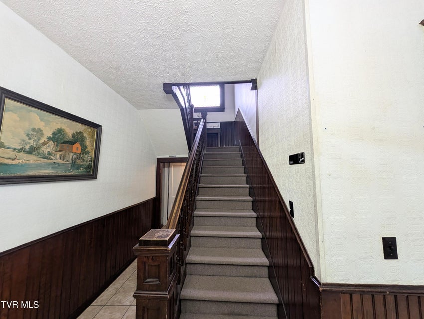 Photo #25: 142 Main Street