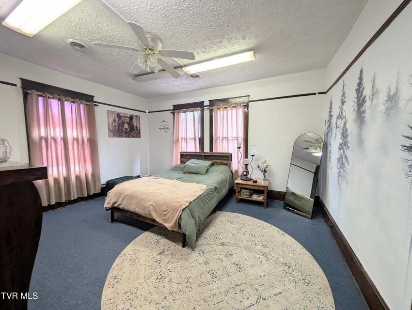 Photo #28: 142 Main Street