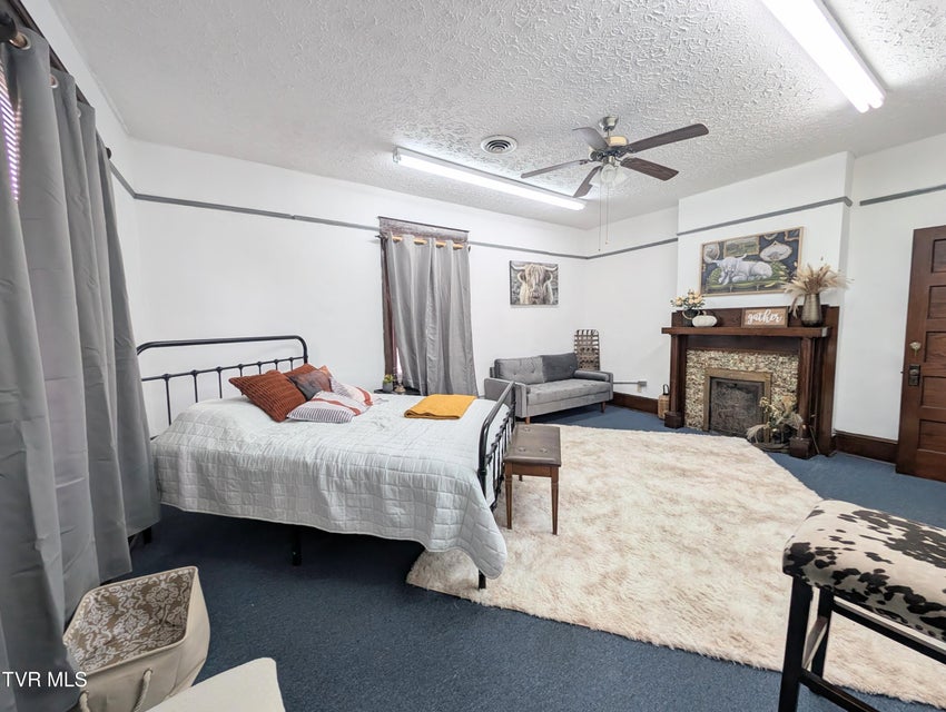 Photo #33: 142 Main Street