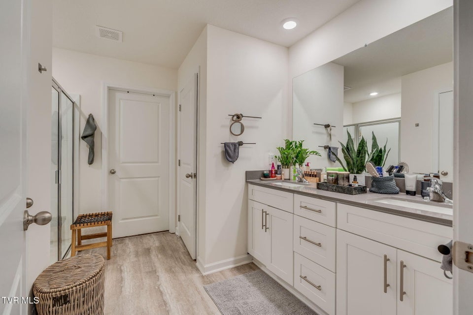 Photo #25: 324 Glory Road