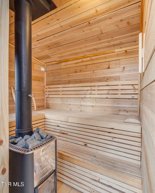 Photo #40: 324 Glory Road