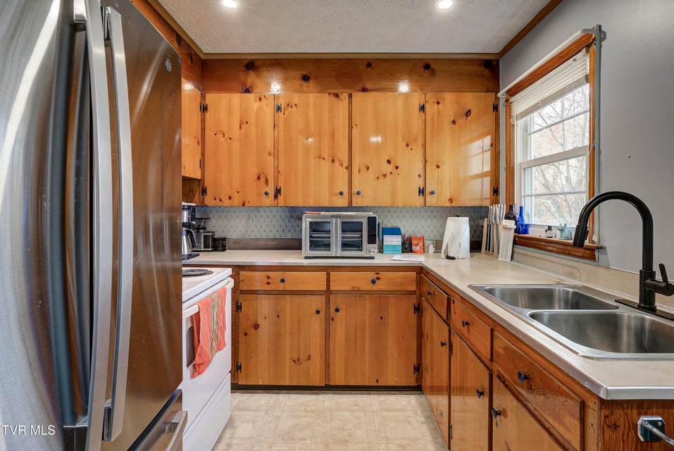 Photo #23: 195 Lynn Lane