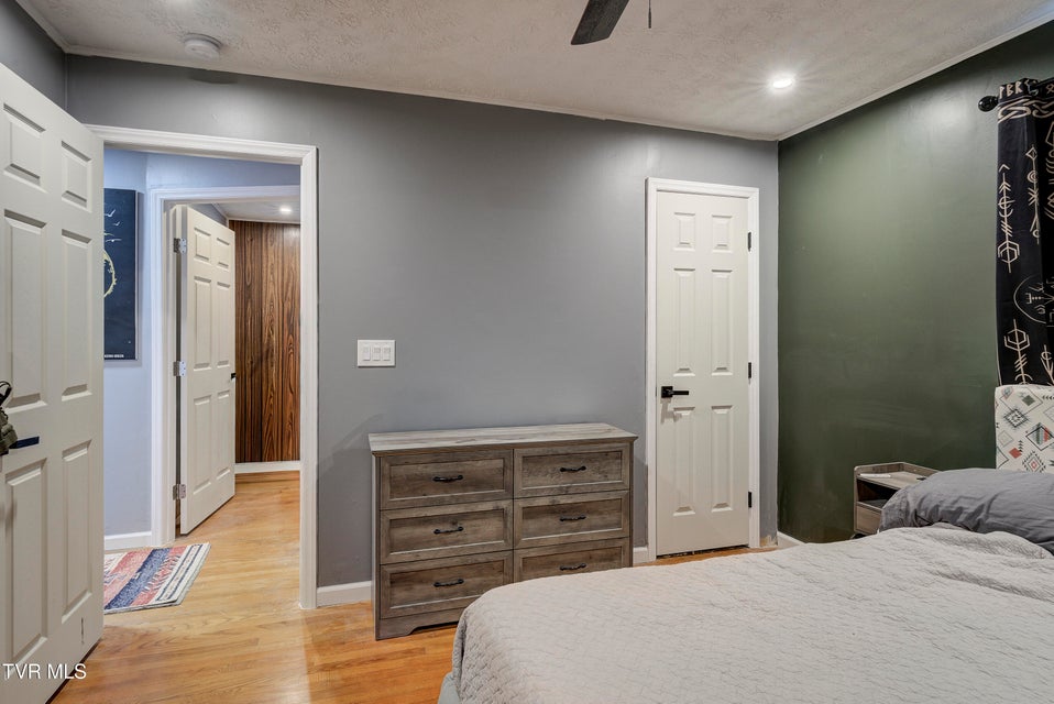 Photo #32: 195 Lynn Lane