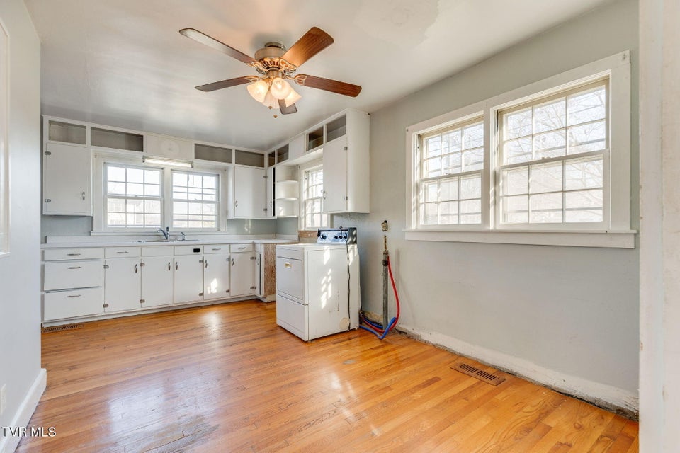 Photo #7: 501 Washington Avenue