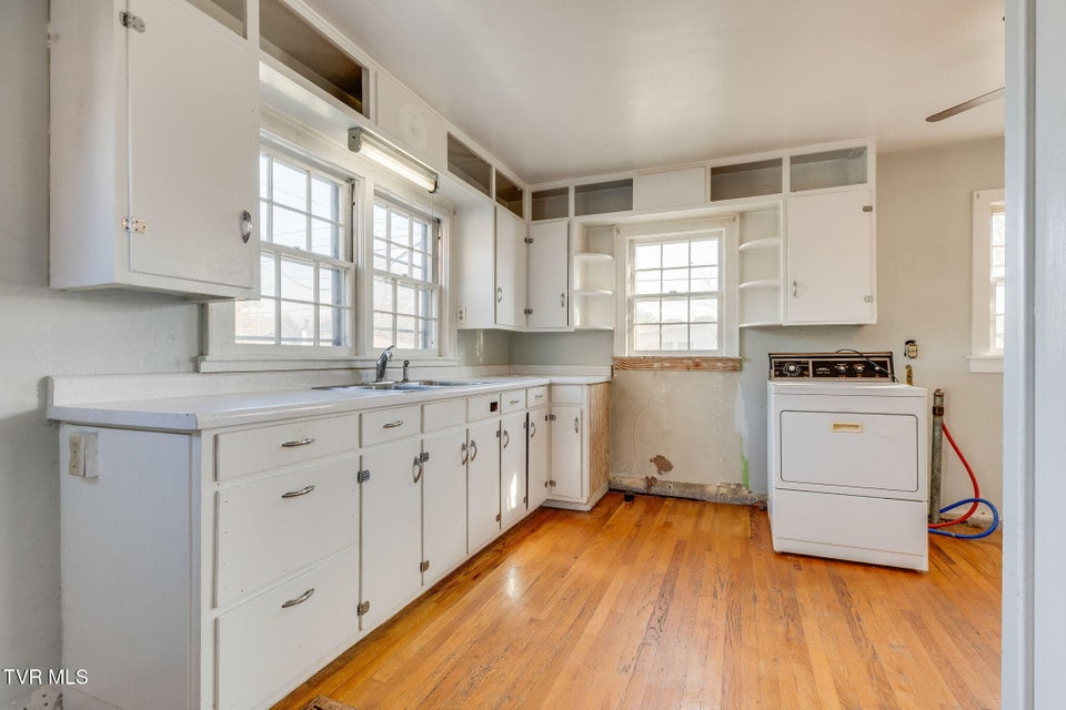 Photo #9: 501 Washington Avenue