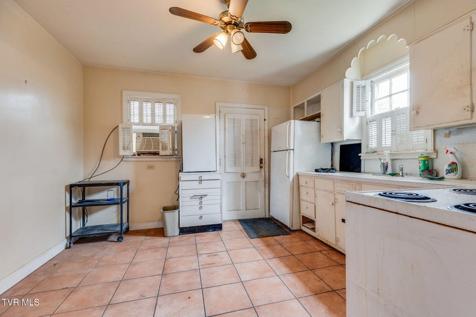 Photo #10: 1412 Wabash Street