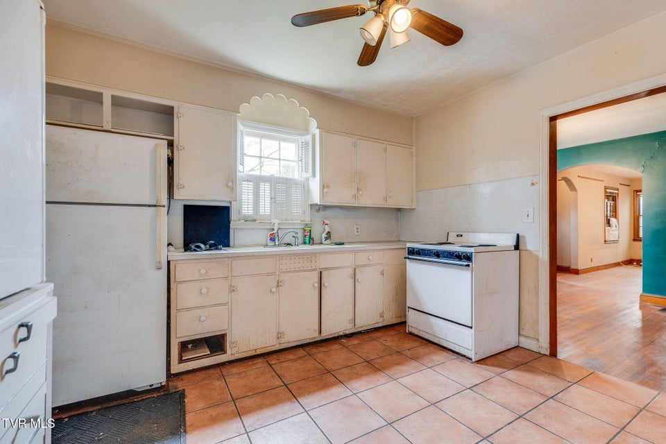 Photo #11: 1412 Wabash Street