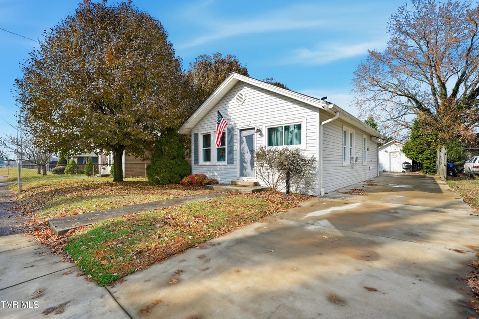 Photo #31: 1010 Borden Street