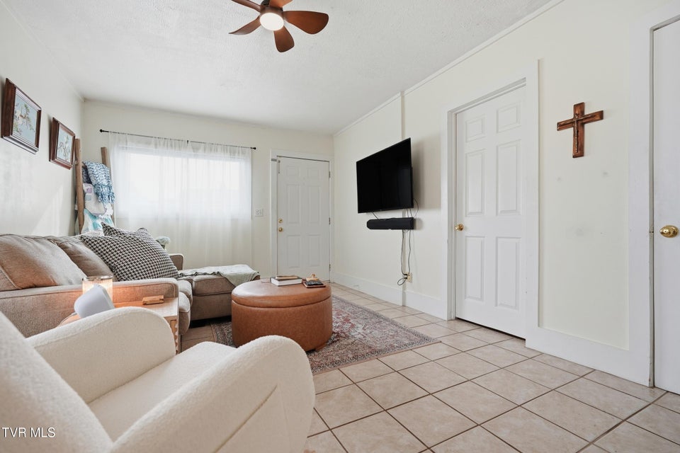 Photo #5: 1010 Borden Street