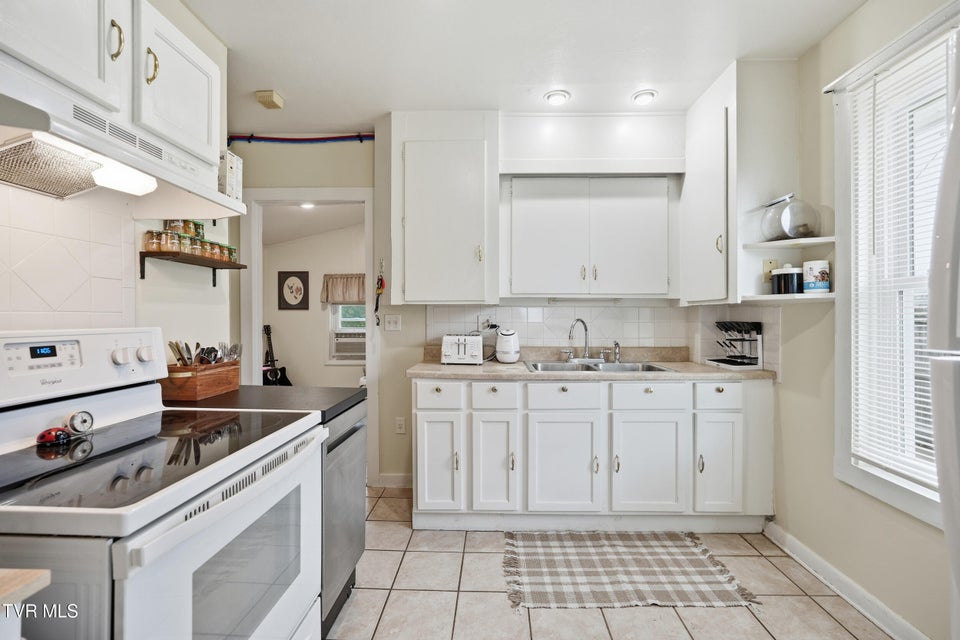 Photo #6: 1010 Borden Street