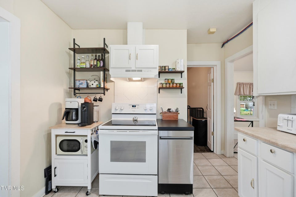 Photo #7: 1010 Borden Street