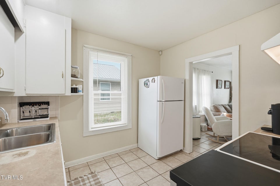 Photo #8: 1010 Borden Street