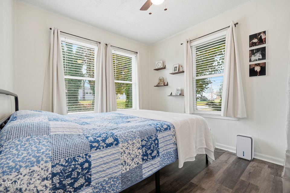 Photo #10: 1010 Borden Street