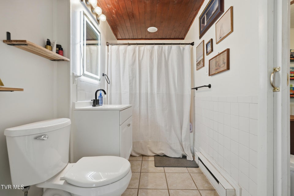 Photo #15: 1010 Borden Street