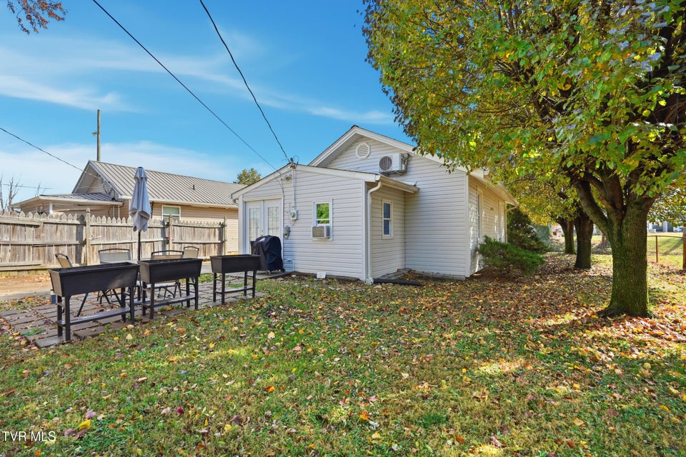 Photo #21: 1010 Borden Street