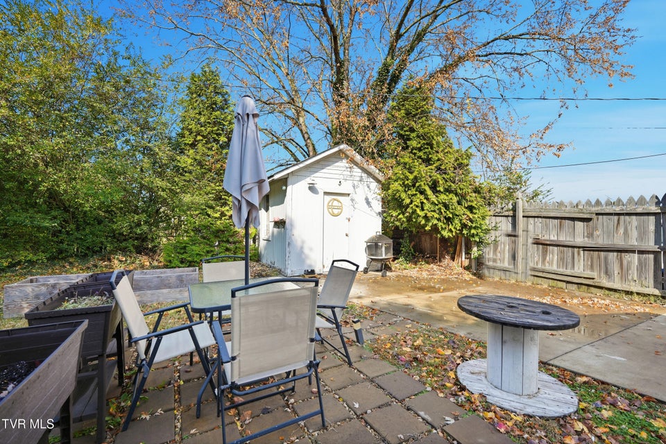 Photo #20: 1010 Borden Street