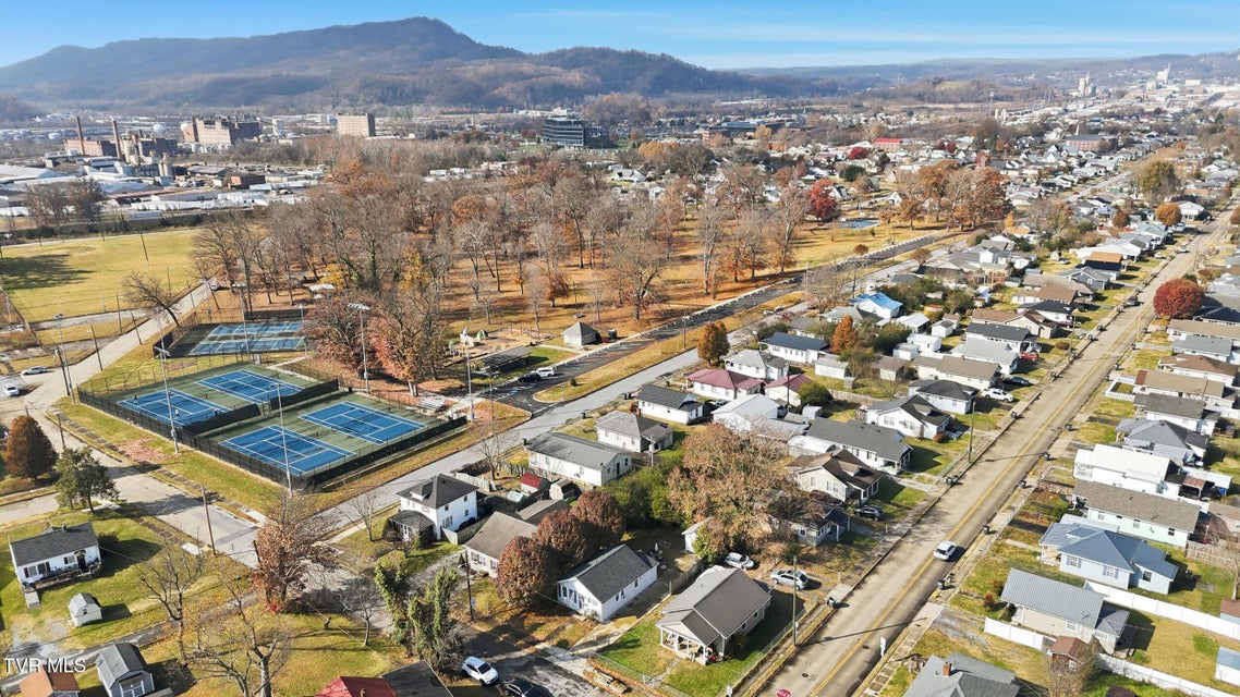 Photo #25: 1010 Borden Street