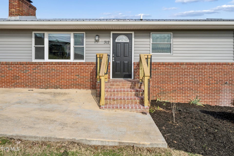 Photo #5: 312 Sunnybrook Drive