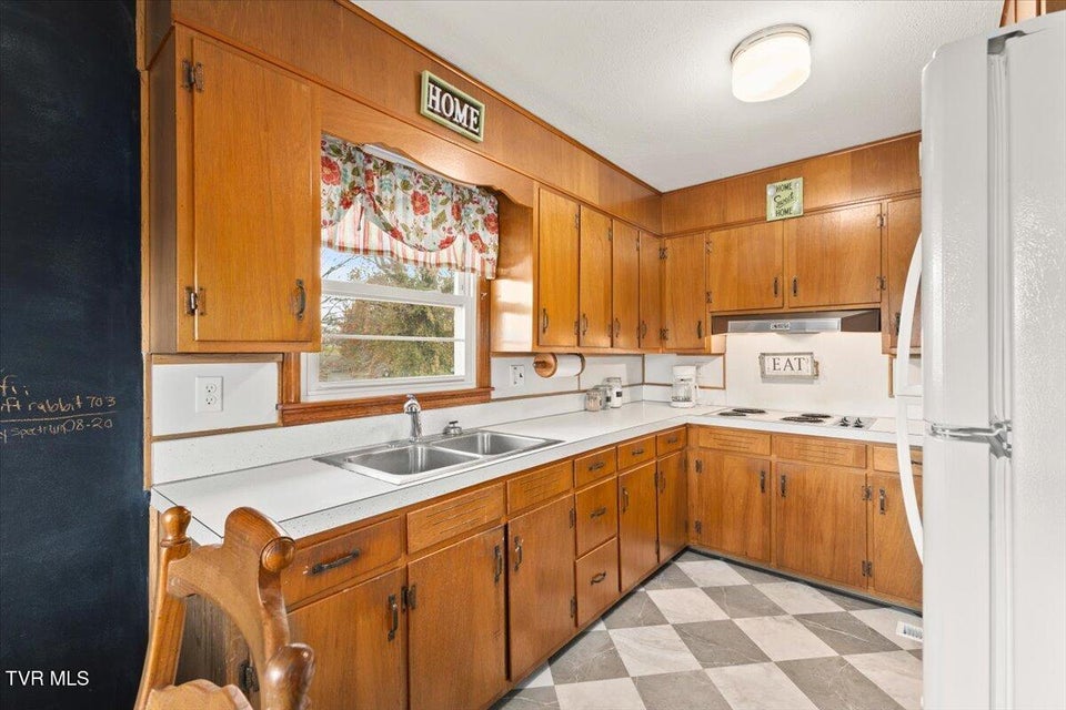 Photo #16: 614 Roan Street