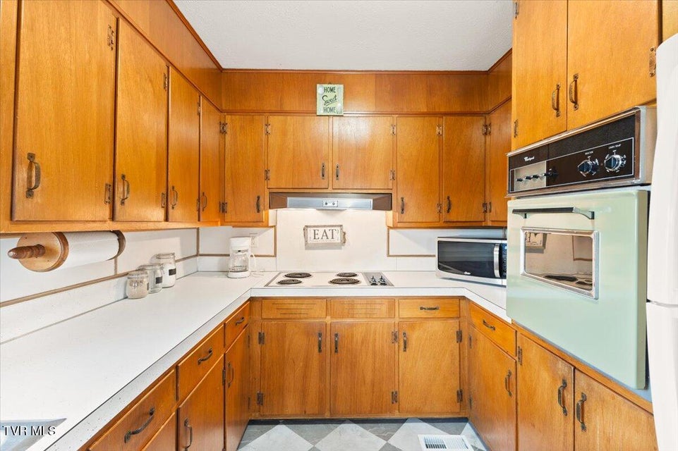 Photo #17: 614 Roan Street