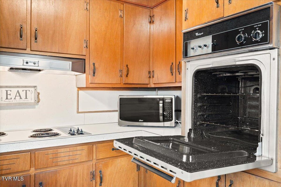 Photo #18: 614 Roan Street