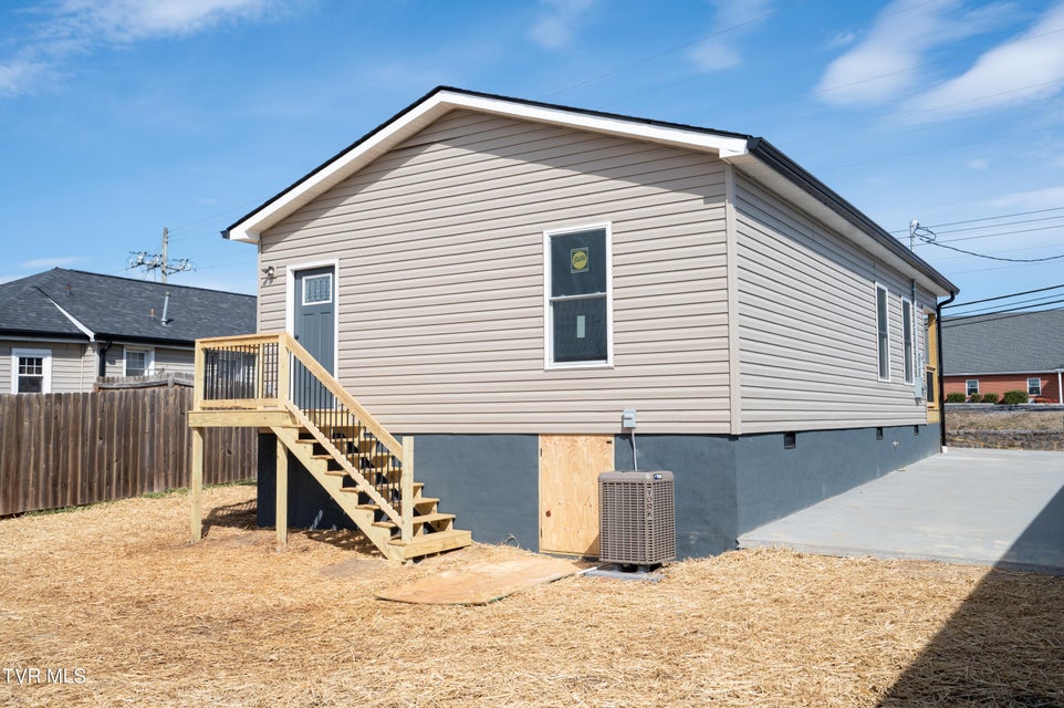 Photo #18: 504 Cedar Street