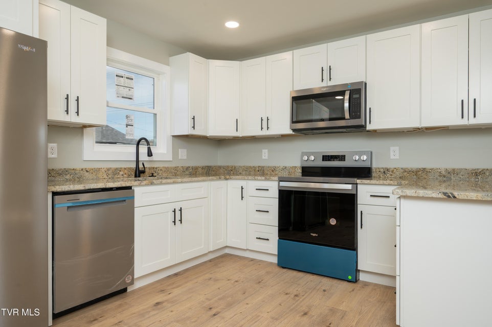 Photo #6: 504 Cedar Street