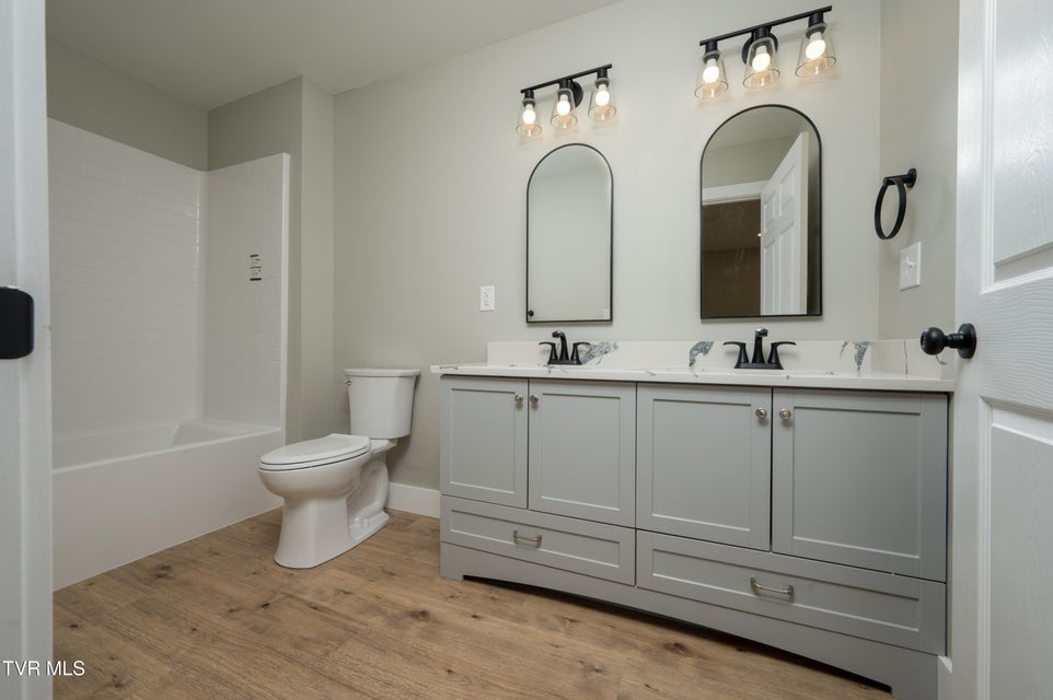 Photo #10: 504 Cedar Street