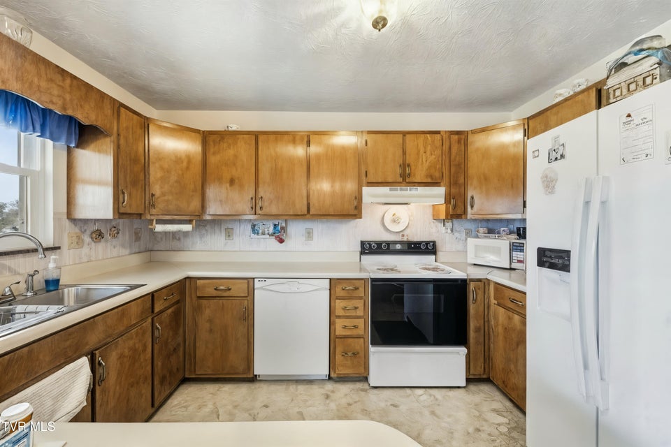 Photo #10: 3859 Newport Highway