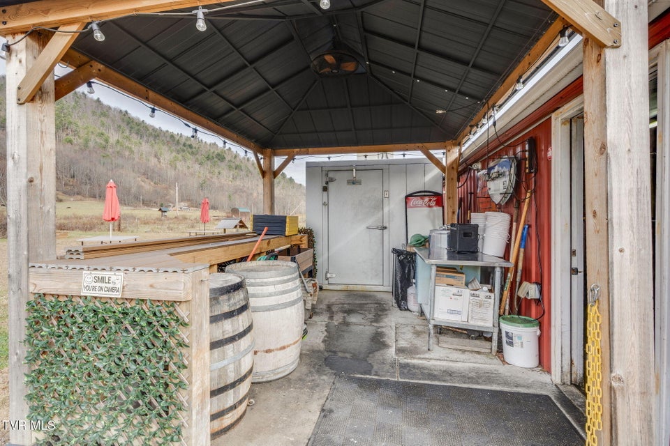 Photo #27: 4020 Roan Creek Road