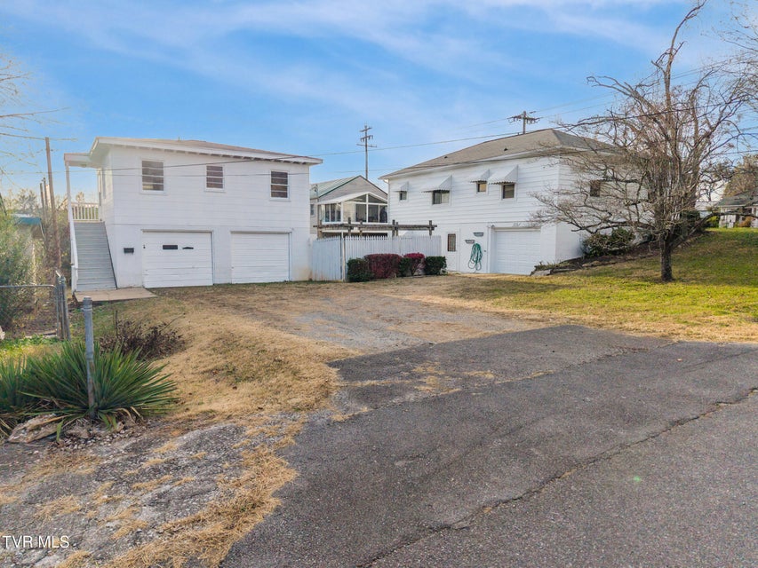 Photo #4: 328 Lincoln Avenue