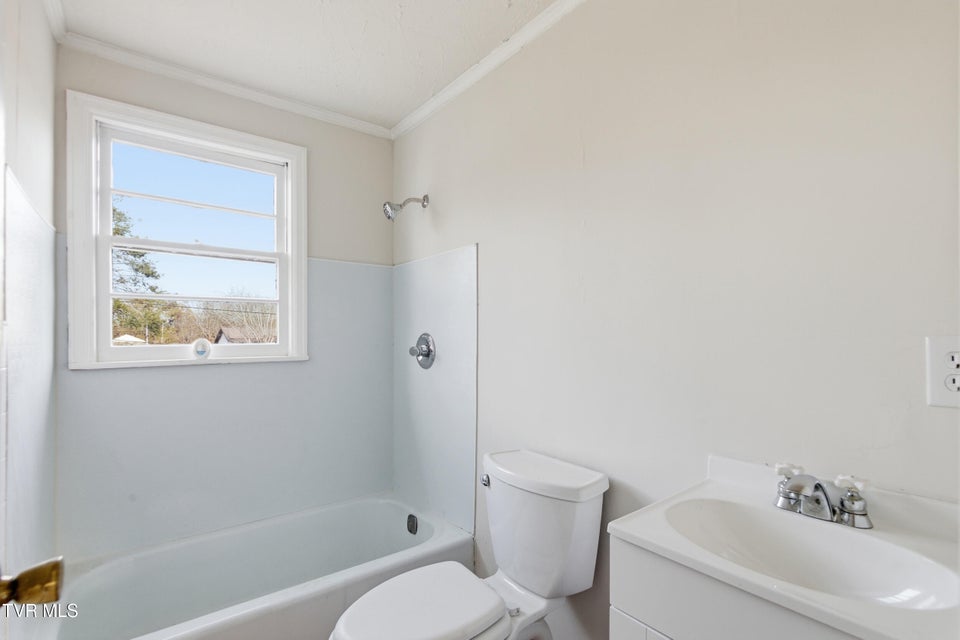 Photo #31: 328 Lincoln Avenue